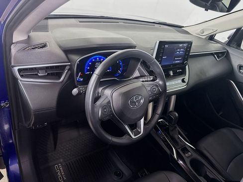 Certified 2022 Toyota Corolla Cross XLE image 9