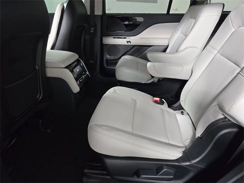 New 2026 Lincoln Aviator AWD image 13