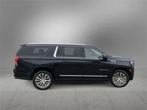 Used 2021 GMC Yukon XL Denali w/ Denali Premium Package image 7