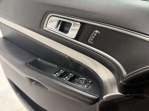 Used 2018 Ford Explorer XLT w/ Equipment Group 202A image 24