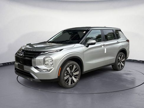 New 2026 Mitsubishi Outlander SE image 1