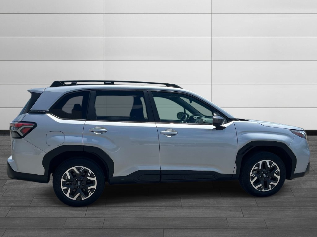 Used 2025 Subaru Forester Premium AWD/4WD image 6