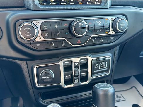 Used 2021 Jeep Gladiator Overland AWD/4WD image 18