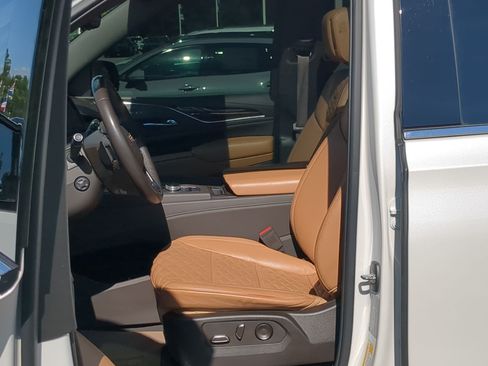 Used 2022 Cadillac Escalade Premium Luxury RWD image 11