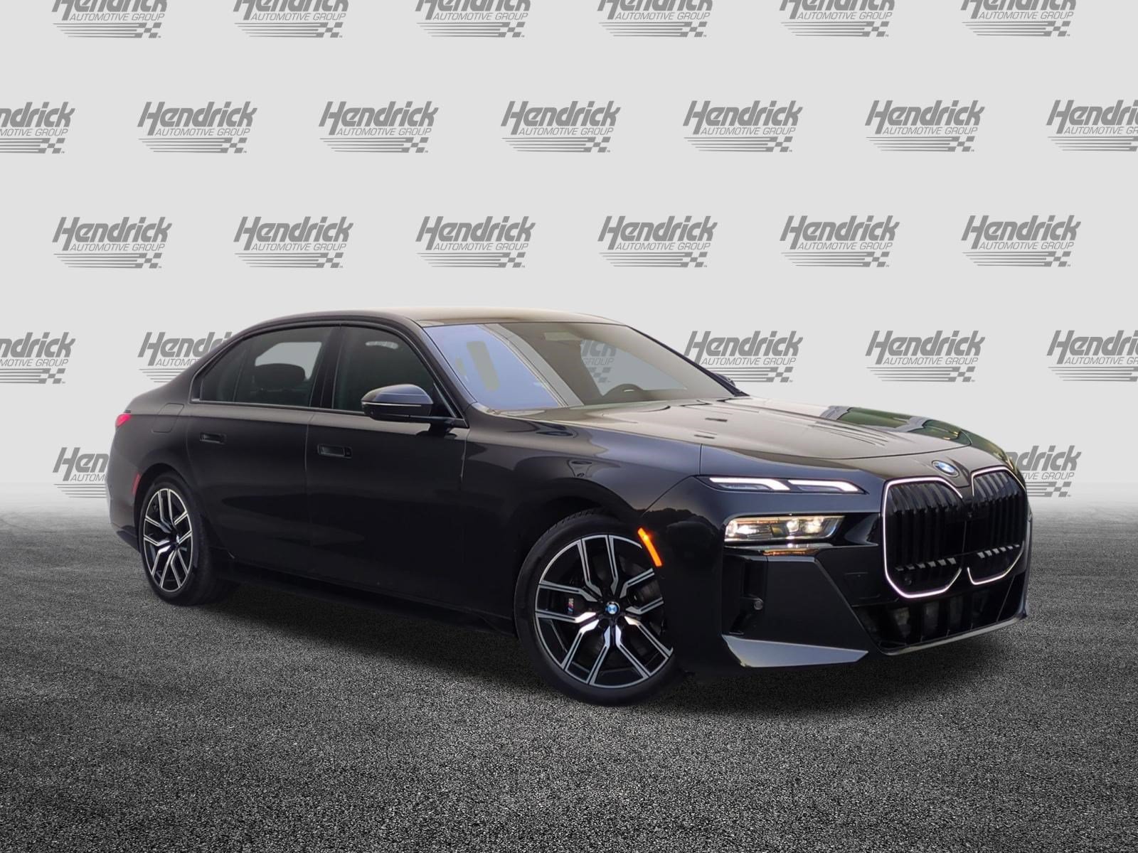 Used 2025 BMW 740i xDrive AWD/4WD image 2