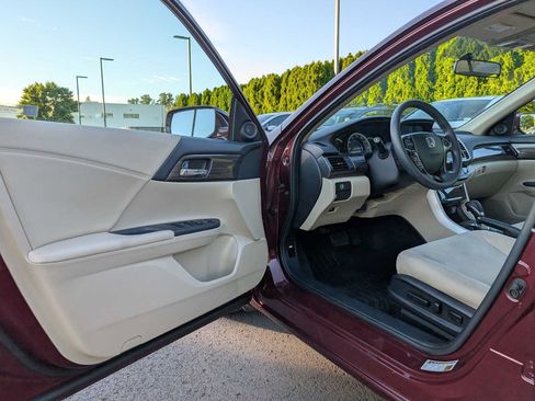 Used 2017 Honda Accord EX image 19