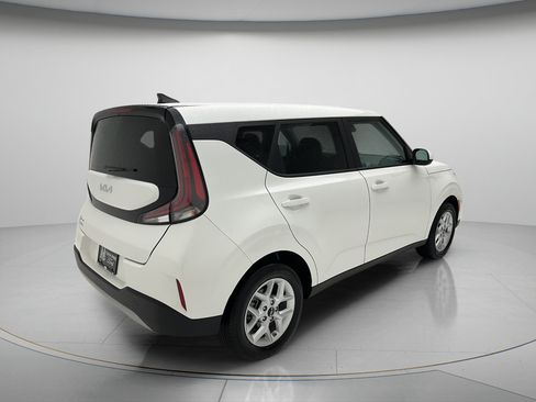 Used 2025 Kia Soul LX w/ LX Technology Package FWD image 5