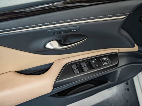 Used 2019 Lexus ES 350 w/ Premium Package FWD image 18