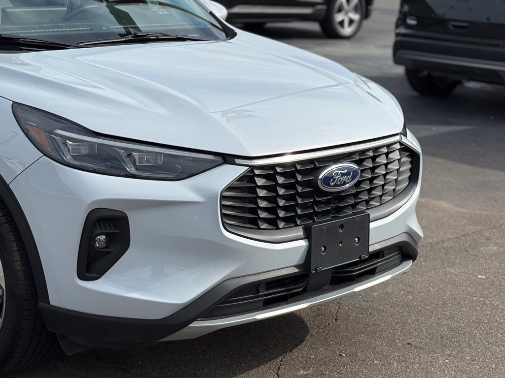 Certified 2025 Ford Escape Platinum AWD/4WD image 30