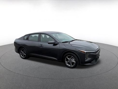 Used 2025 Kia K4 FWD image 2