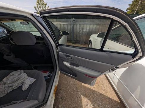 Used 2001 Buick Century Custom w/ Premium Pkg FWD image 28