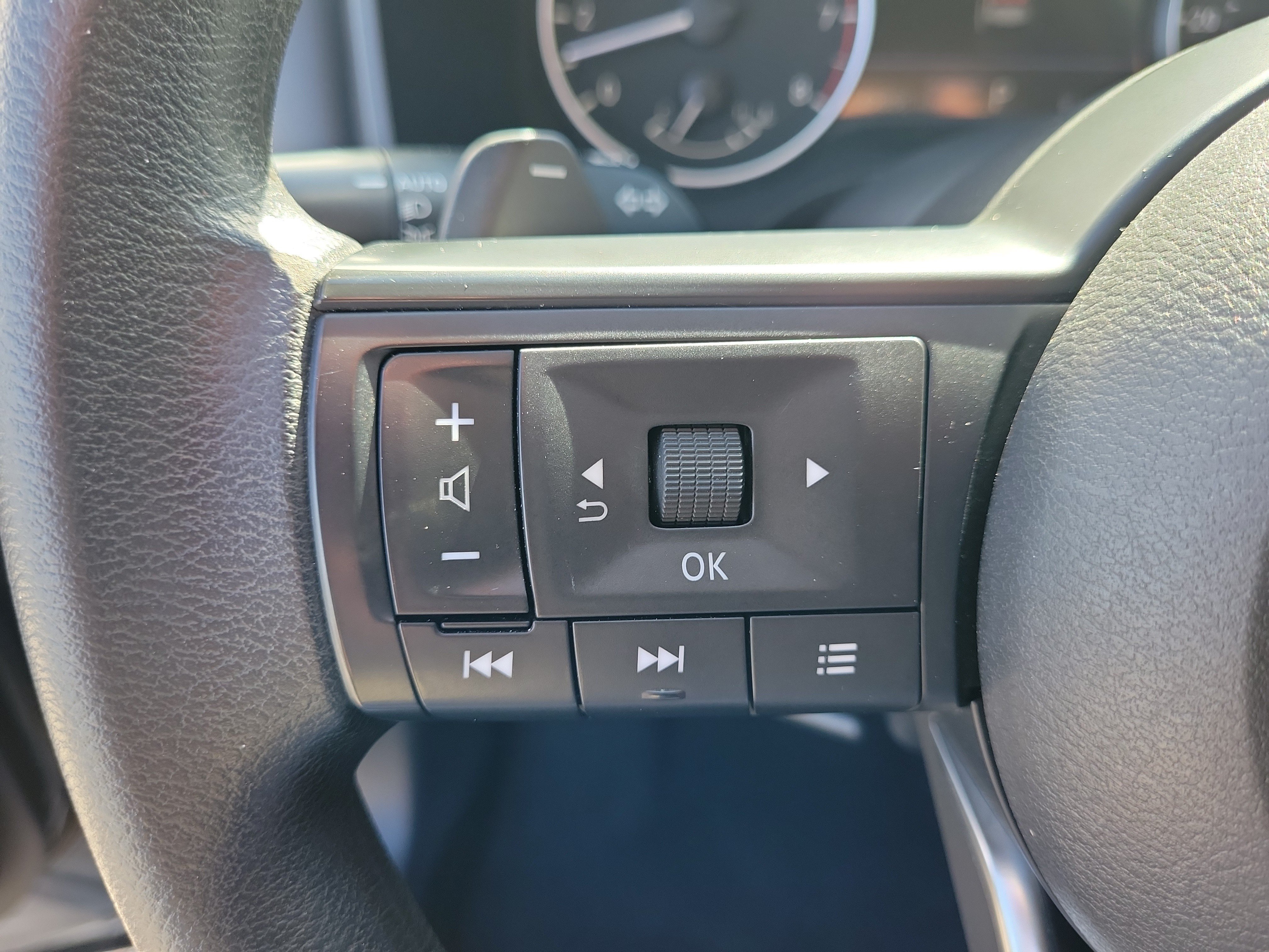 Certified 2024 Nissan Rogue S FWD image 17