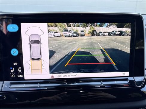 Used 2025 Volkswagen Atlas Cross Sport SE image 23