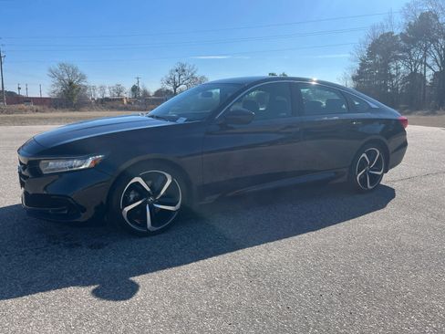 Used 2022 Honda Accord Sport image 3