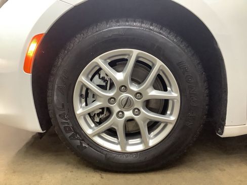 Used 2023 Chrysler Voyager LX image 26