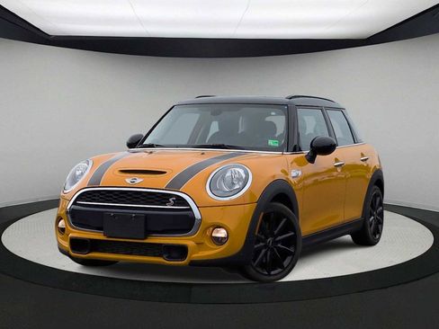 Used 2017 MINI Cooper S FWD image 1