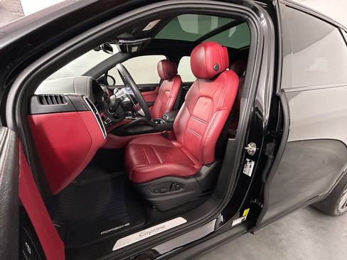 Used 2023 Porsche Cayenne AWD/4WD image 5