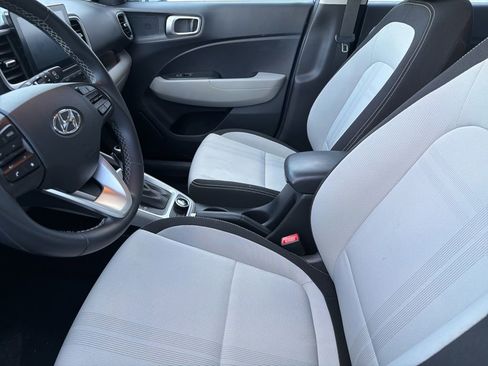 Used 2025 Hyundai Venue SEL FWD image 6
