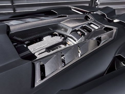 Used 2025 Lamborghini Revuelto image 16