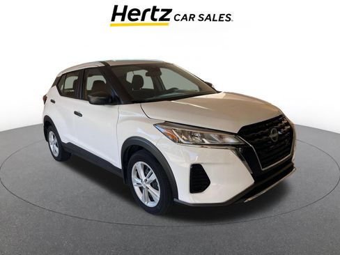 Used 2024 Nissan Kicks S image 1