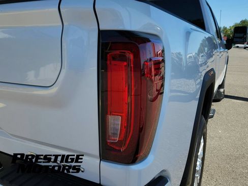 Used 2022 GMC Sierra 3500 Denali w/ Denali Ultimate Package AWD/4WD image 11