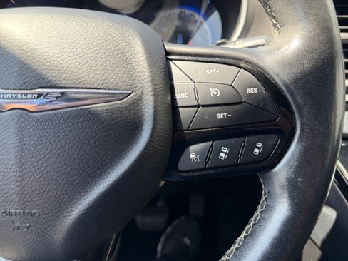 Used 2020 Chrysler Pacifica Touring-L w/ Advanced Safetytec Group AWD/4WD image 18