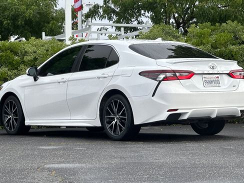 Used 2021 Toyota Camry SE FWD image 6