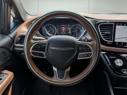 Used 2021 Chrysler Pacifica Limited w/ Uconnect Theater Family Group AWD/4WD image 15