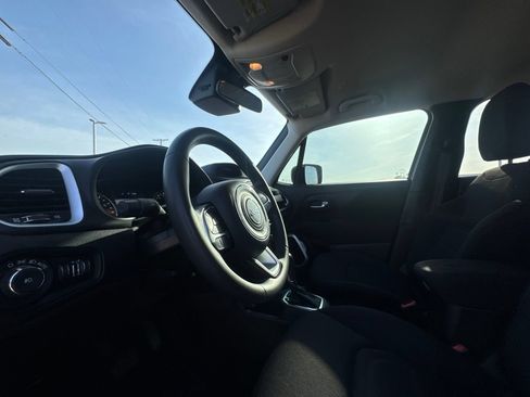 Used 2020 Jeep Renegade Latitude FWD image 35