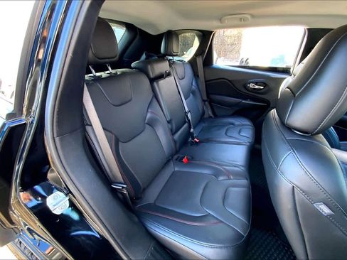 Used 2021 Jeep Cherokee Trailhawk w/ Technology Group image 19