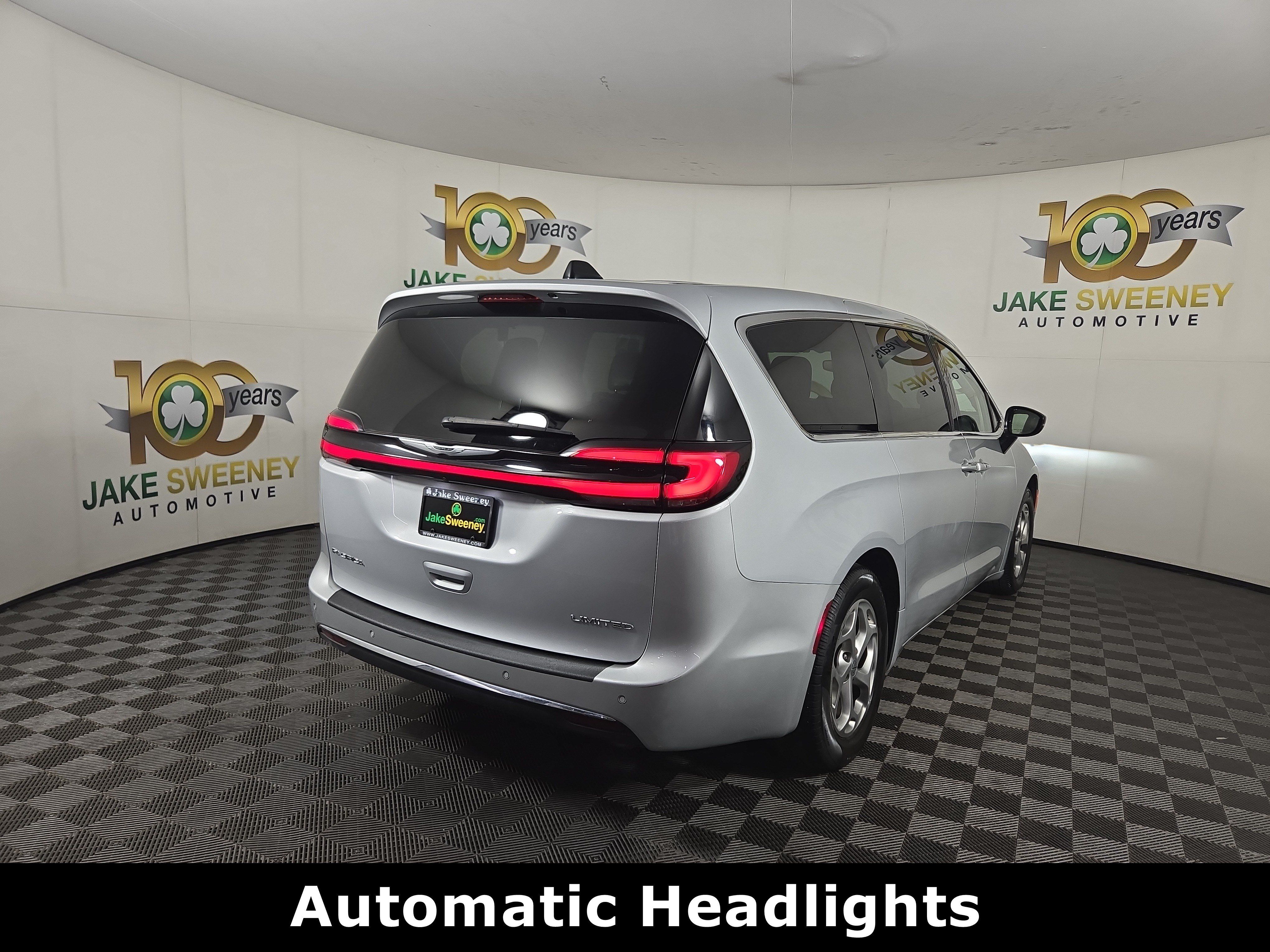 Used 2024 Chrysler Pacifica Limited FWD image 9