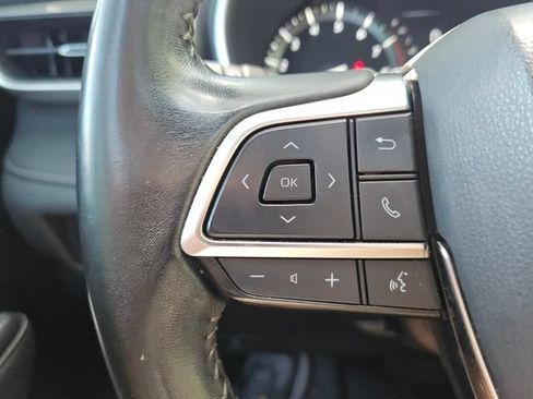 Used 2021 Toyota Highlander XLE FWD image 24