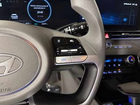 Used 2024 Hyundai Elantra Blue image 21