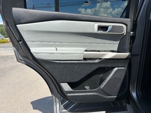 Used 2022 Ford Explorer XLT w/ Equipment Group 202A AWD/4WD image 30