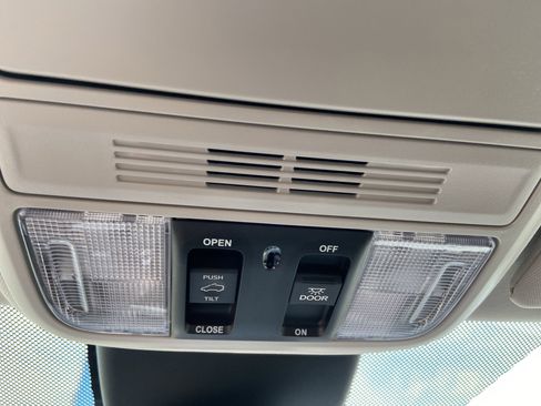 New 2026 Honda Odyssey Touring image 41