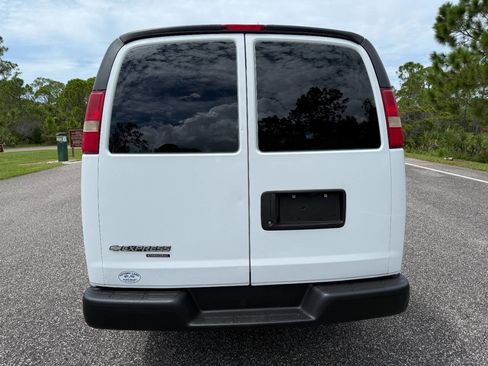 Used 2015 Chevrolet Express 2500 image 4