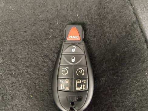 Used 2015 Chrysler Town & Country Touring-L w/ Driver Convenience Group FWD image 32