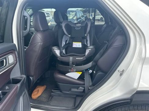 Used 2025 Ford Explorer Platinum RWD image 23