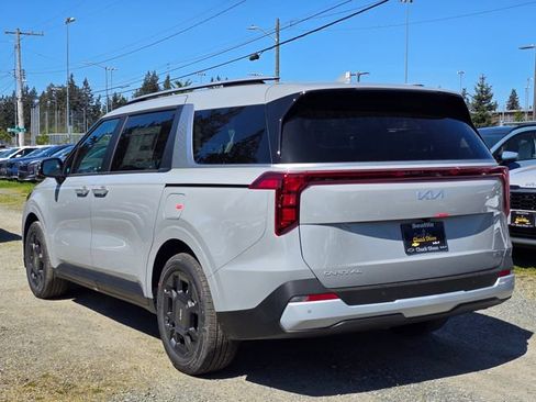 New 2026 Kia Carnival EX FWD image 3