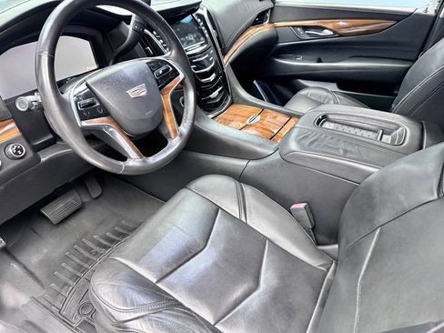 Used 2015 Cadillac Escalade 4WD image 9