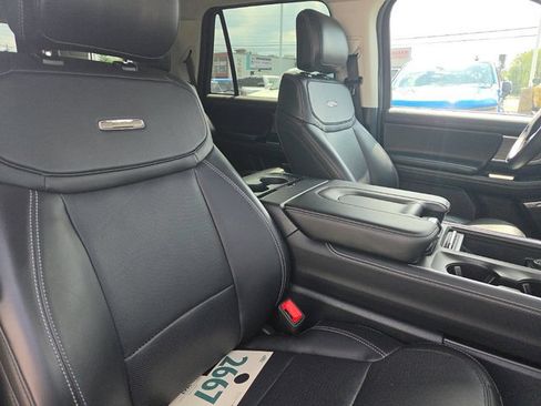Used 2025 Ford Expedition Platinum AWD/4WD image 18