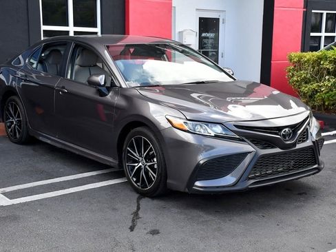 Used 2024 Toyota Camry SE image 1