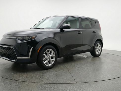 Used 2025 Kia Soul LX w/ LX Technology Package image 3
