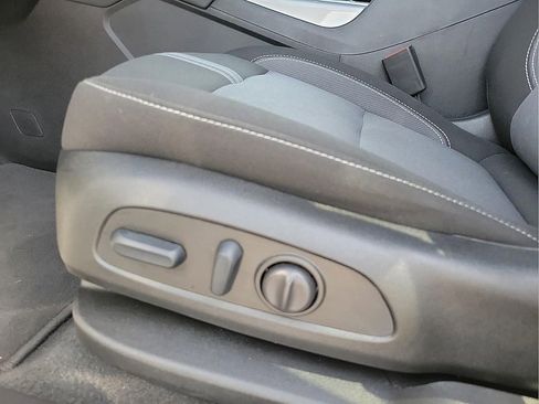 Used 2025 Chevrolet Blazer LT AWD/4WD image 12