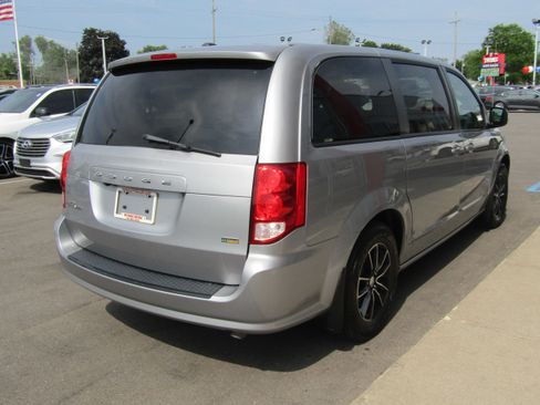 Used 2018 Dodge Grand Caravan SE FWD image 5