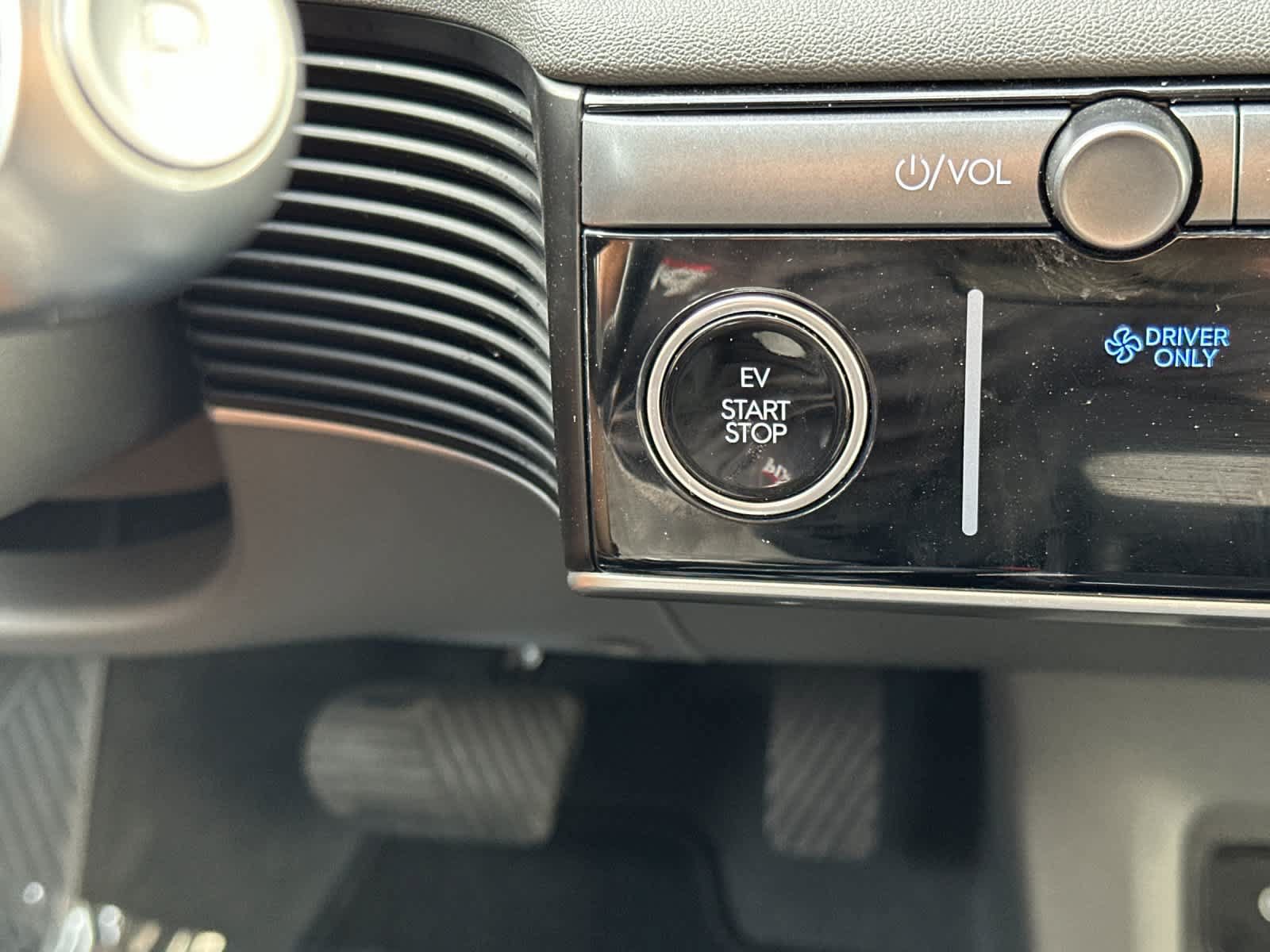 Used 2025 Hyundai Ioniq 5 SE RWD image 24