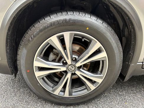 Used 2019 Nissan Rogue SV w/ Sun & Sound Touring Package AWD/4WD image 10