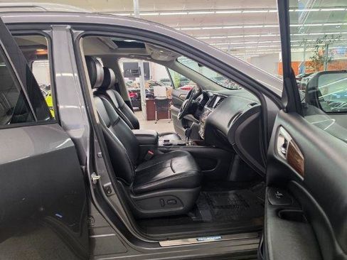 Used 2018 Nissan Pathfinder Platinum AWD/4WD image 39