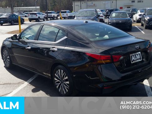 Used 2024 Nissan Altima 2.5 SV image 9