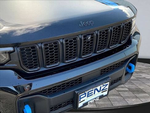 Used 2022 Jeep Grand Cherokee Trailhawk w/ Luxury Tech Group III AWD/4WD image 35